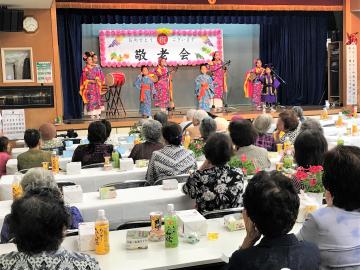 演舞を楽しむ出席者の皆さん